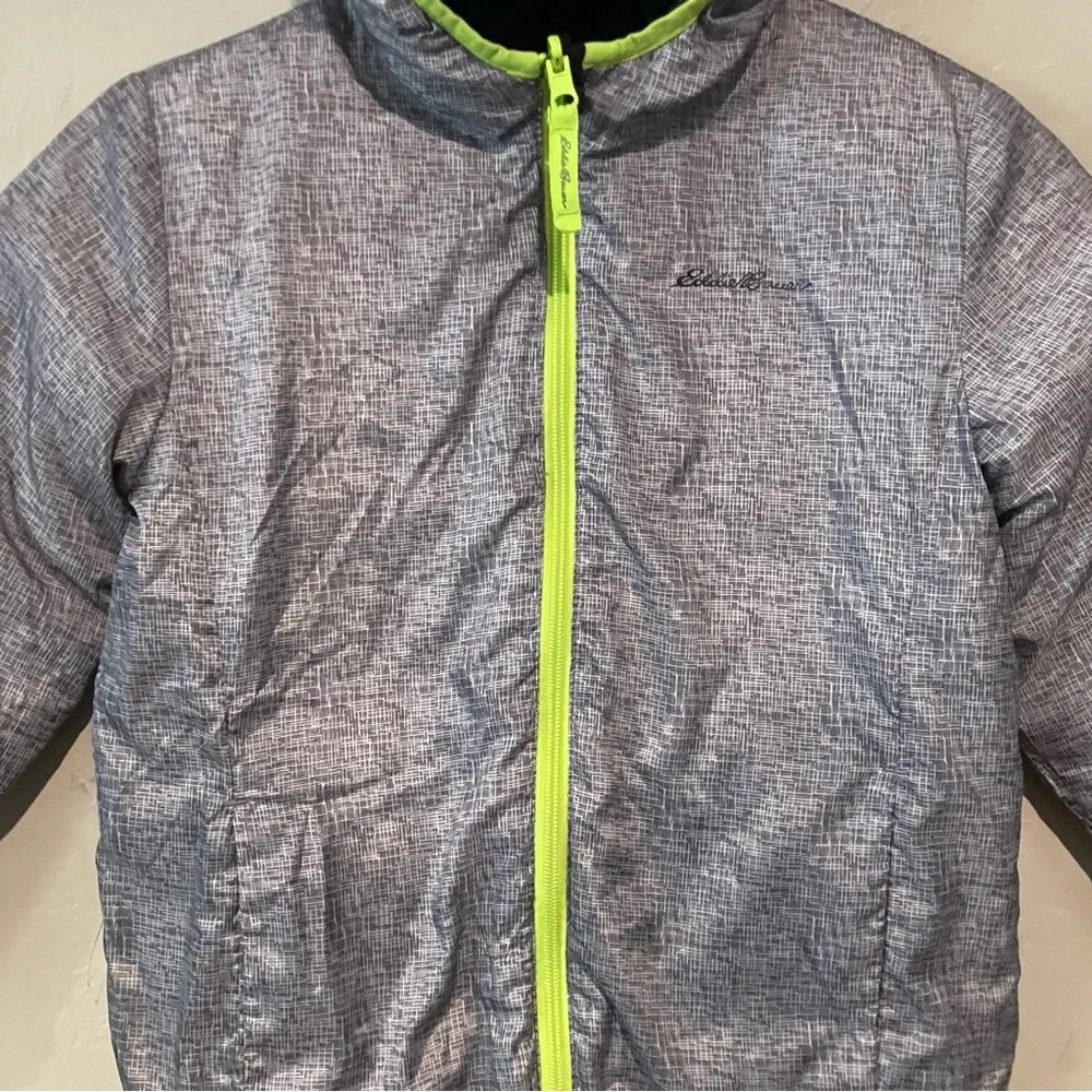 EDDIE BAUER Boy's Black Green Reversible Down Hooded Puffer Coat Size Small 7/8 - Picture 13 of 15